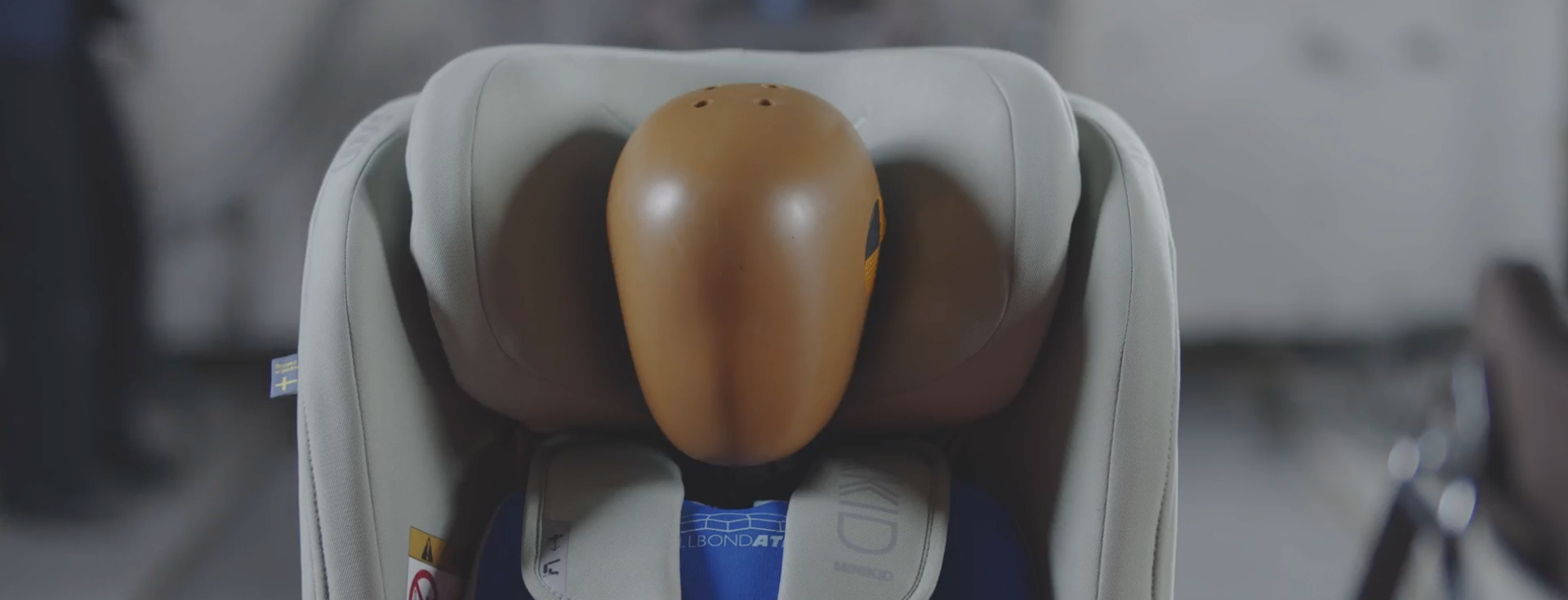 header lifestyle crash test dummy in minikid 4 max 