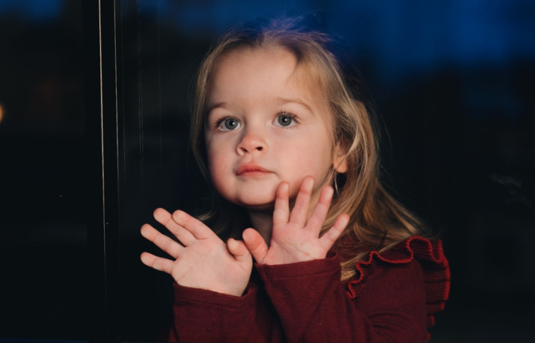holiday traffic blogpost header child looking out the window