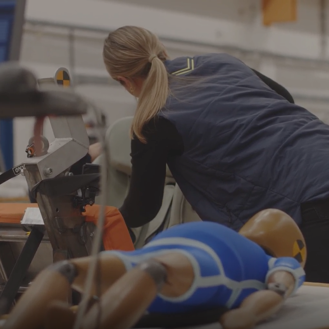 lifestyle crash test dummy in lab environment 1x1 (2)
