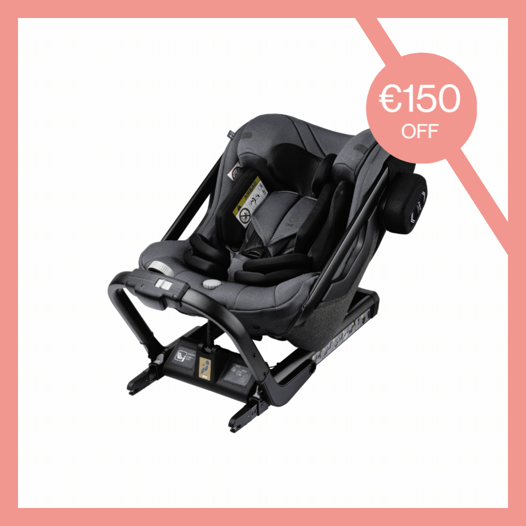 Picture of a car seat with a discount label with 150€ off attached to it.