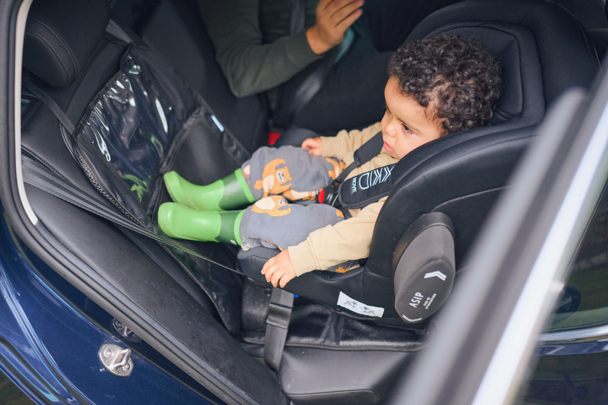 Legroom rear facing Axkid car seat.