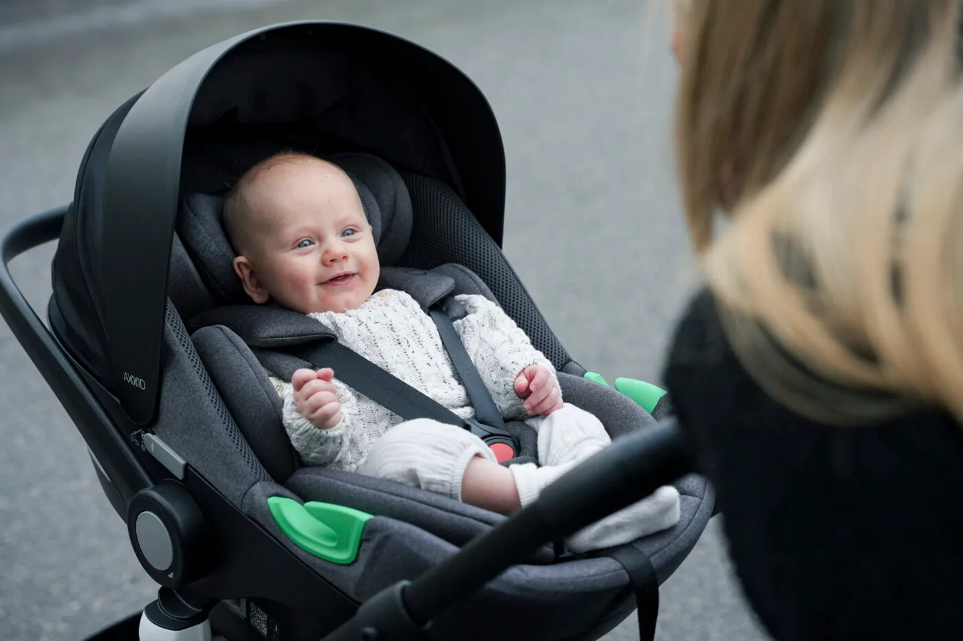Babyschale und Kinderwagen clever kombinieren – so gelingt der Wechsel vom Auto auf den Kinderwagen