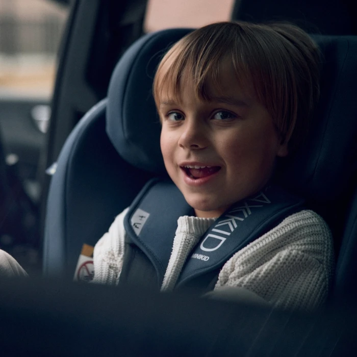 minikid 4 max lifestyle 700x700