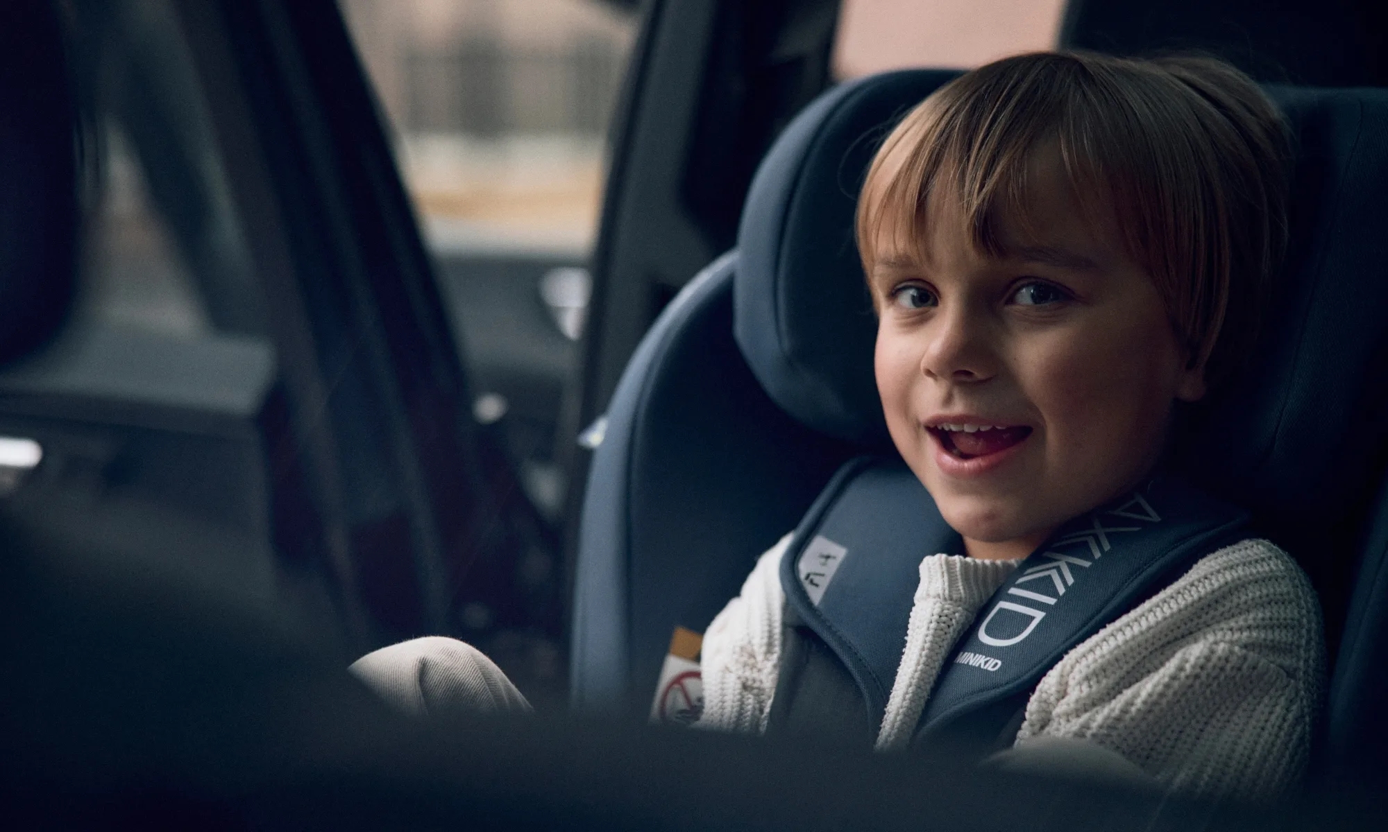 minikid 4 max lifestyle 2000x1200.jpg